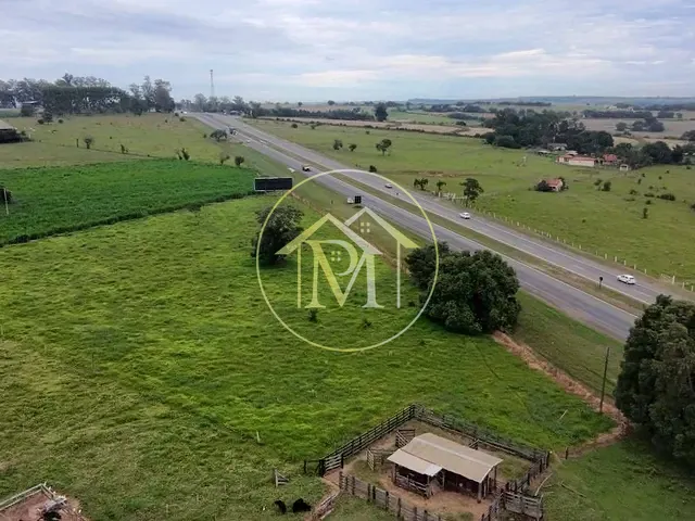 Sítio com 80000m² 2 quartos e 1 banheiro, à venda, no bairro Área Rural de Cerquilho em Cerquilho