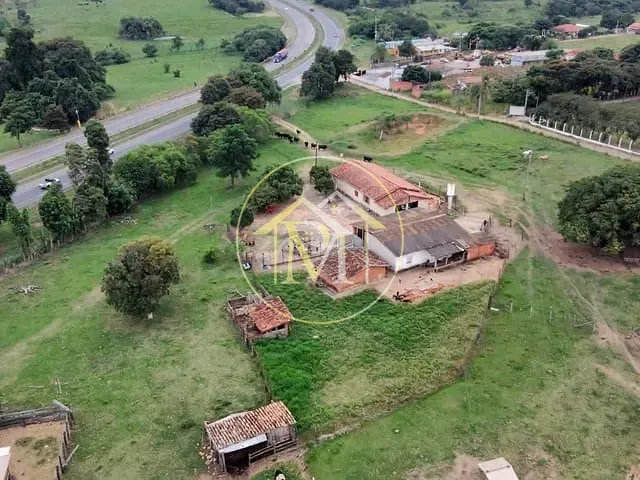 Sítio com 80000m² 2 quartos e 1 banheiro, à venda, no bairro Área Rural de Cerquilho em Cerquilho