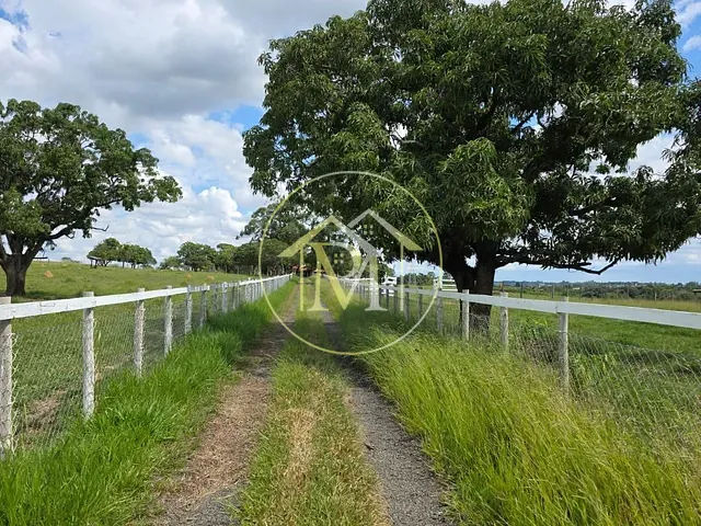 Sítio com 145000m² 3 quartos e 2 banheiros, à venda, no bairro Rural em Tietê