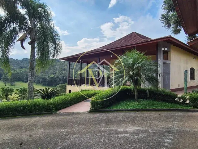 Sítio com 390000m² 14 quartos e 14 banheiros, à venda, no bairro Área rural em Embu-Guaçu