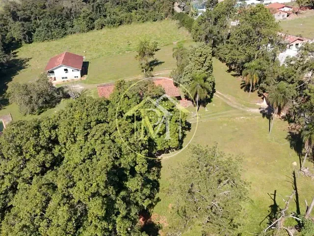 Sítio com 29557m² 3 quartos e 2 banheiros, à venda, no bairro Área Rural de Sorocaba em Sorocaba