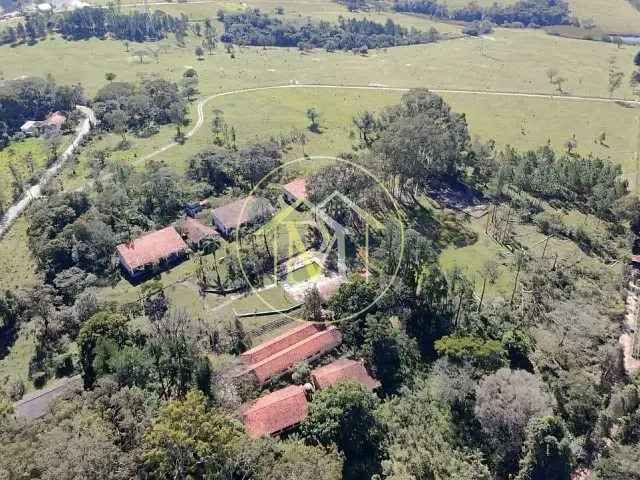Sítio com 29500m² 3 quartos e 2 banheiros, à venda, no bairro Área Rural de Sorocaba em Sorocaba