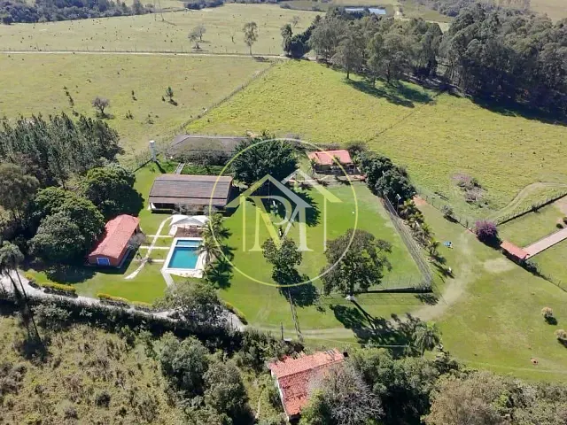 Sítio com 80000m² 5 quartos e 3 banheiros, à venda, no bairro Área Rural de Sorocaba em Sorocaba