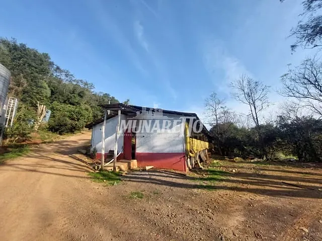 Sítio com 160m² 4 quartos e 2 banheiros, à venda, no bairro XV de Novembro em Lindoia Do Sul