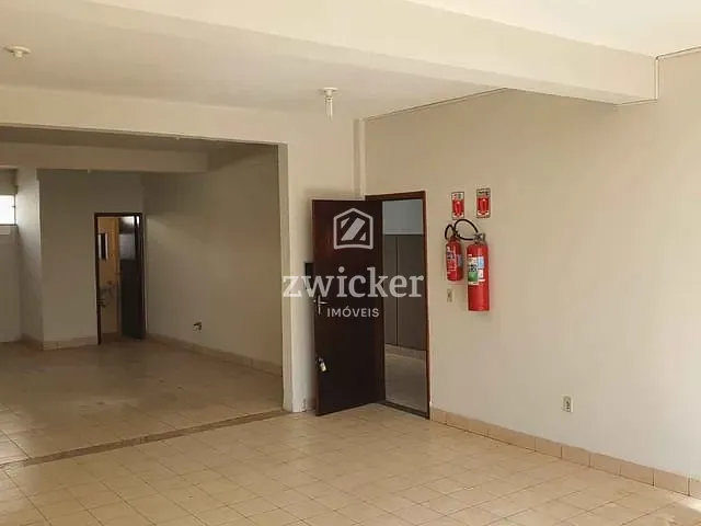 Loja com 330m² 6 quartos e 8 banheiros, à venda, no bairro Centro em Bauru