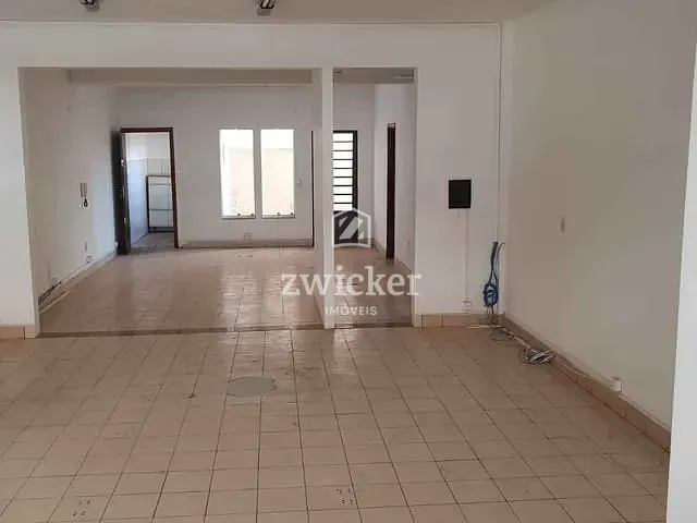 Loja com 330m² 6 quartos e 8 banheiros, à venda, no bairro Centro em Bauru