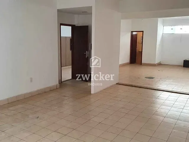 Loja com 330m² 6 quartos e 8 banheiros, à venda, no bairro Centro em Bauru