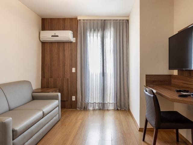 Foto do Salão - Flat para venda em Praia de Belas com 1 quarto, 38m² | Lares e Andares Imóveis