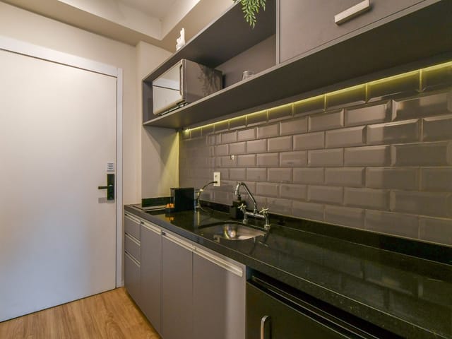 Foto do Salão - Flat para venda em Pinheiros com 1 quarto, sendo 1 suíte, 27m² | Lares e Andares Imóveis