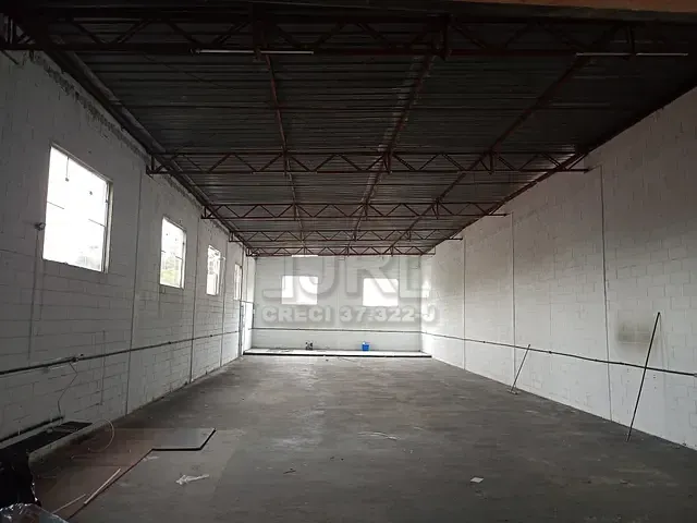 Loja com 246m², para alugar, no bairro Jardim Zaira em Mauá