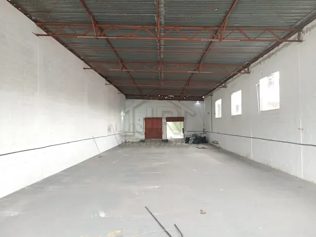 Loja com 246m², para alugar, no bairro Jardim Zaira em Mauá