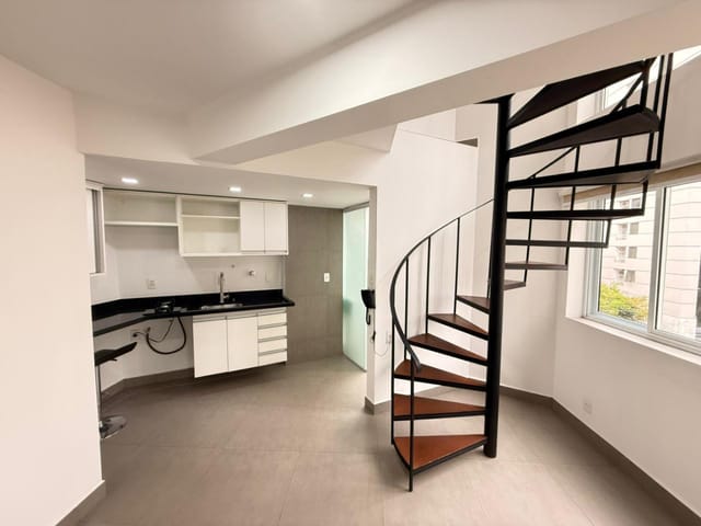 Foto do Salão - Flat para venda em Vila Nova Conceição com 1 quarto, sendo 1 suíte, 50m² | Lares e Andares Imóveis