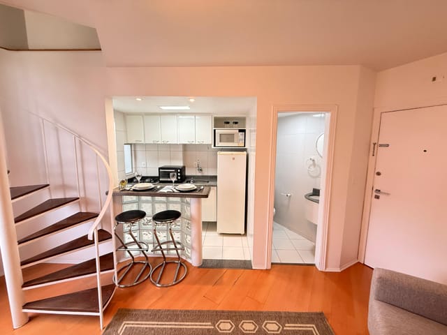 Foto do Salão - Flat para venda em Vila Nova Conceição com 1 quarto, sendo 1 suíte, 50m² | Lares e Andares Imóveis