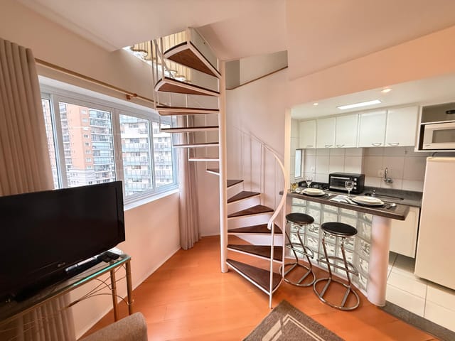 Foto do Salão - Flat para venda em Vila Nova Conceição com 1 quarto, sendo 1 suíte, 50m² | Lares e Andares Imóveis