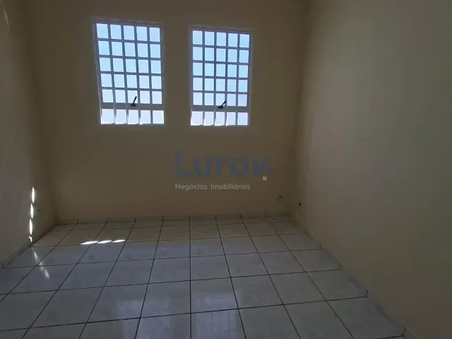 Casa com 301m², para alugar, no bairro Vila Olivo em Valinhos