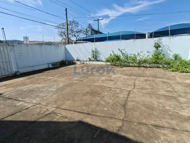 Casa com 301m², para alugar, no bairro Vila Olivo em Valinhos
