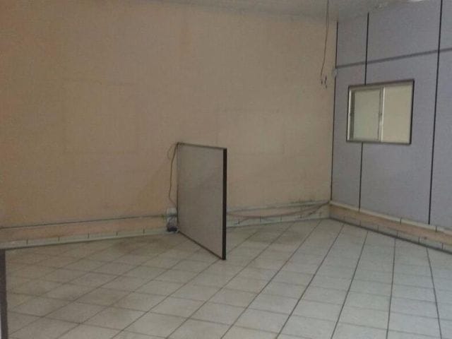 Salão com 350m², para alugar, no bairro Parque Peruche em São Paulo