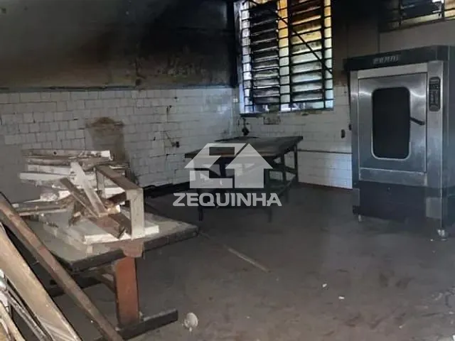 Loja com 200m², para alugar, no bairro Jardim Elvira em Osasco