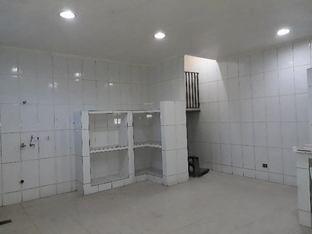 Salão com 140m², para alugar, no bairro Vila Nova Mazzei em São Paulo