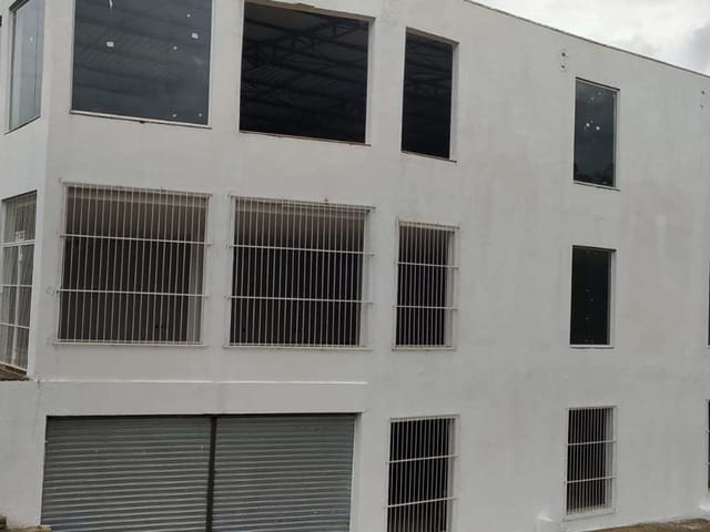 Foto do Prédio - Oportunidade Imperdível! Prédio Comercial de 970m² na Zona Oeste: Ideal para Igrejas, Escolas, Clínicas e Mais! | Plus Negócios Imobiliários