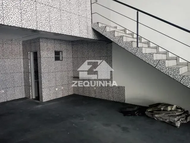 Loja com 370m², para alugar, no bairro Km 18 em Osasco