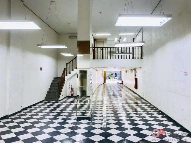 Salão com 318m², para alugar, no bairro República em São Paulo
