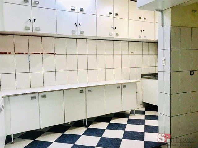 Salão com 318m², para alugar, no bairro República em São Paulo