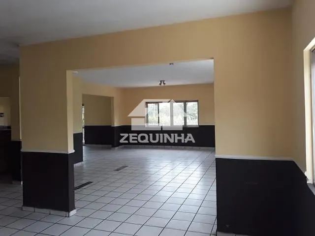 Salão com 220m², para alugar, no bairro Umuarama em Osasco