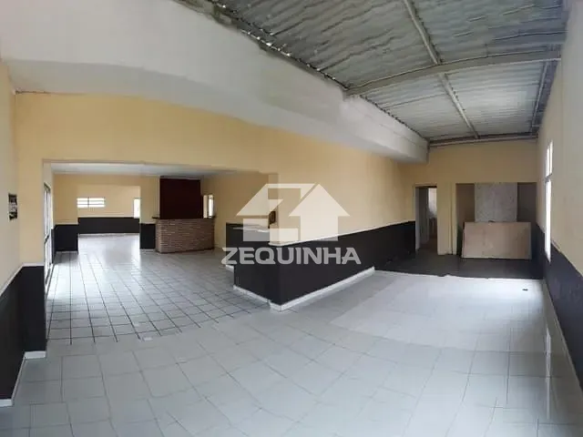 Salão com 220m², para alugar, no bairro Umuarama em Osasco