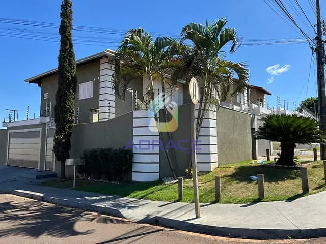 Sobrado com 130m² 3 quartos e 3 banheiros, para alugar, no bairro Vila Ipiranga em Campo Grande