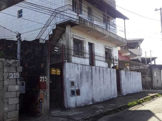 Sobrado com 325m² 2 quartos e 2 banheiros, à venda, no bairro Santos Dumont em Juiz de Fora