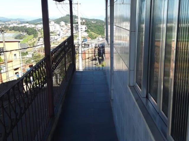 Sobrado com 325m² 2 quartos e 2 banheiros, à venda, no bairro Santos Dumont em Juiz de Fora