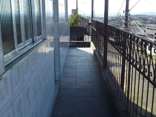 Sobrado com 325m² 2 quartos e 2 banheiros, à venda, no bairro Santos Dumont em Juiz de Fora