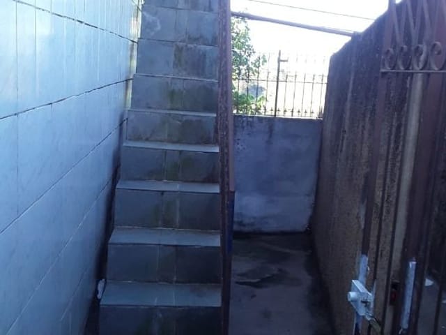 Sobrado com 325m² 2 quartos e 2 banheiros, à venda, no bairro Santos Dumont em Juiz de Fora