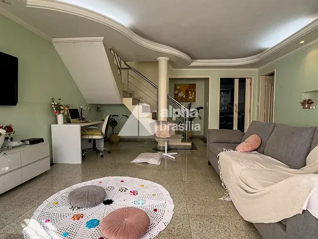 Sobrado com 330m² 5 quartos e 6 banheiros, à venda, no bairro Riacho Fundo I em Brasília