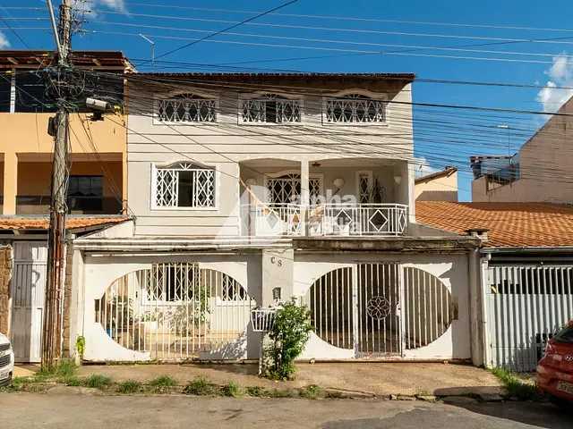 Sobrado com 330m² 5 quartos e 6 banheiros, à venda, no bairro Riacho Fundo I em Brasília