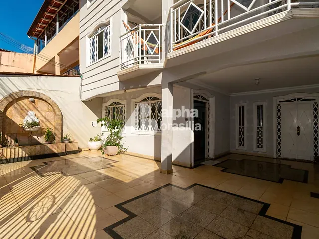 Sobrado com 330m² 5 quartos e 6 banheiros, à venda, no bairro Riacho Fundo I em Brasília