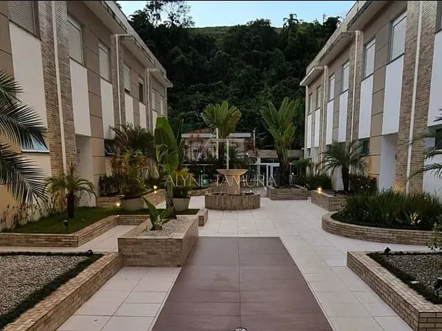 Sobrado 4 quartos e 6 banheiros, à venda, no bairro Enseada em Guarujá