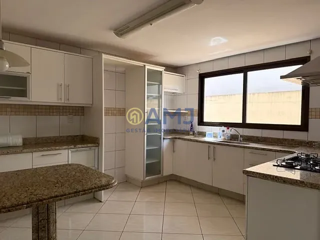 Sobrado com 450m² 4 quartos e 5 banheiros, à venda, no bairro Residencial Granville em Goiânia