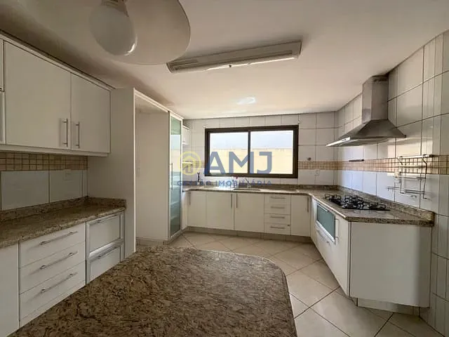 Sobrado com 450m² 4 quartos e 5 banheiros, à venda, no bairro Residencial Granville em Goiânia