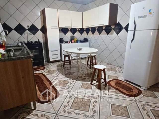 Sobrado com 300m² 4 quartos e 1 banheiro, à venda, no bairro Residencial Italia em Apucarana