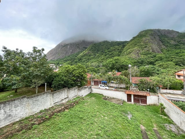 Sobrado com 450m² 3 quartos e 2 banheiros, à venda, no bairro Recanto de Itaipuaçu (Itaipuaçu) em Maricá