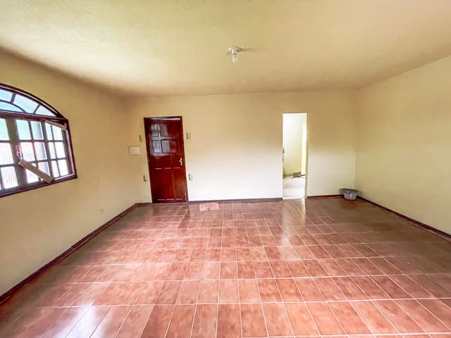 Sobrado com 450m² 3 quartos e 2 banheiros, à venda, no bairro Recanto de Itaipuaçu (Itaipuaçu) em Maricá