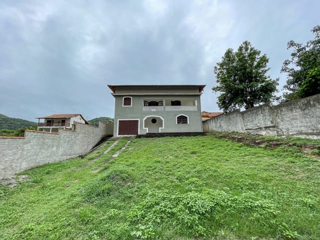 Sobrado com 450m² 3 quartos e 2 banheiros, à venda, no bairro Recanto de Itaipuaçu (Itaipuaçu) em Maricá