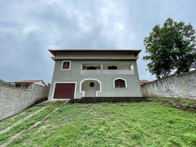 Sobrado com 450m² 3 quartos e 2 banheiros, à venda, no bairro Recanto de Itaipuaçu (Itaipuaçu) em Maricá