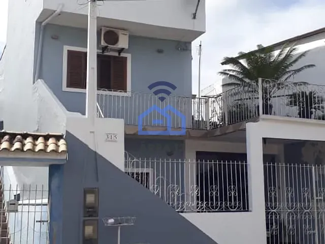 Sobrado com 130m² 4 quartos e 2 banheiros, à venda, no bairro Tinga em Caraguatatuba