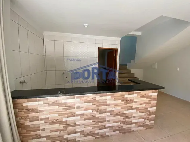 Sobrado 2 quartos e 4 banheiros, para alugar, no bairro Três Bandeiras em Foz do Iguaçu