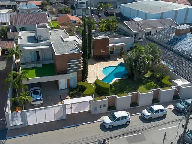 Sobrado com 1000m² 5 quartos e 5 banheiros, à venda, no bairro Cordeiros em Itajaí