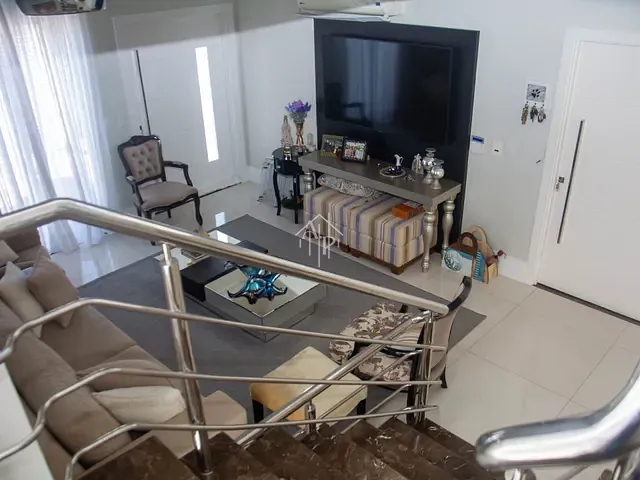 Sobrado com 1000m² 5 quartos e 5 banheiros, à venda, no bairro Cordeiros em Itajaí