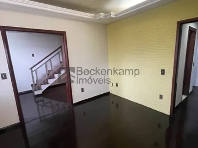 Sobrado 4 quartos e 2 banheiros, para alugar, no bairro Morada da Granja em Barra Mansa